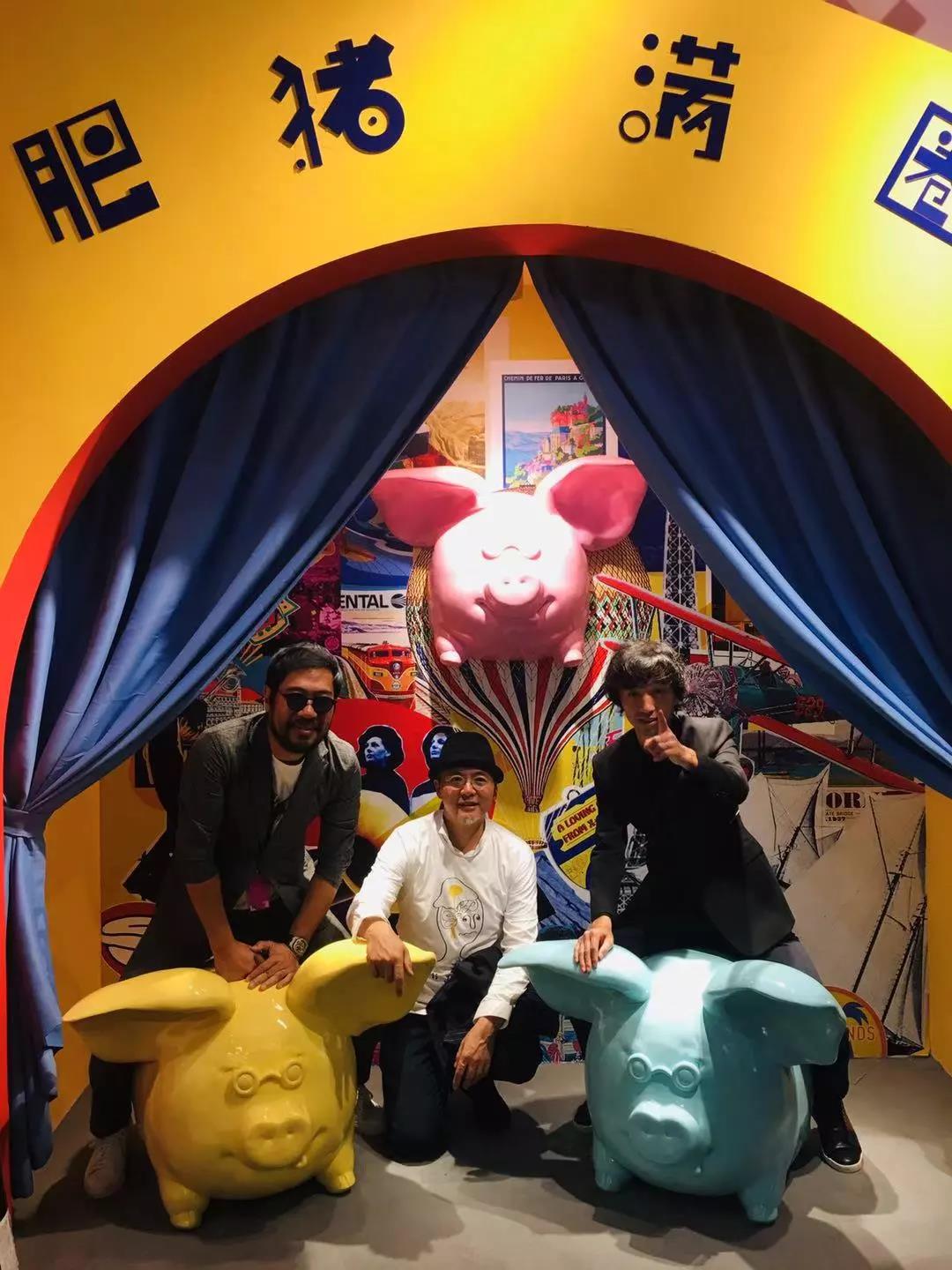 稀奇艺术首秀广州设计周 "肥猪满圈"引众人围观