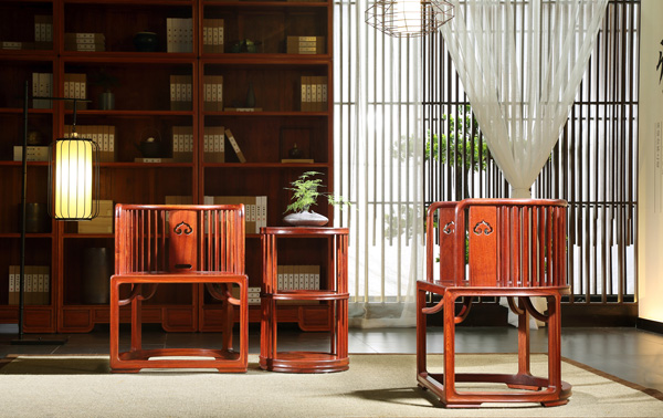 新中式家具不是对古典中式的简化，也不是中式元素的简单叠加，而是从中国传统文化的深层内涵中挖掘精髓