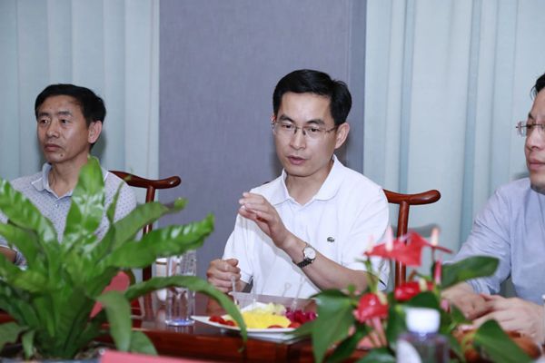 浙师大工学院党委书记童卫丰在会上发言.jpg