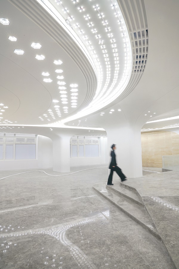 恒达登录注册让旧建筑焕发新活力的科幻空间—北京大运村办公大厅改造