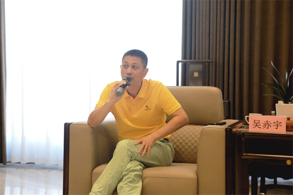 中国家具协会副理事长、中山市家具商会名誉会长、红古轩品牌创始人吴赤宇分享